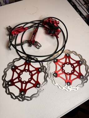 IIIPRO E4 Mountain Bike Hydraulic Disc Brake Set with Red Floating Rotors